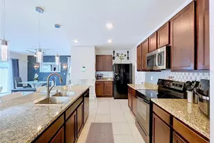 32628 Abby Lax Ln, Wesley Chapel, FL 33543 - Photo 7
