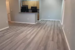 2406 Courtney Meadows Ct, Tampa, FL 33619 - Photo 9