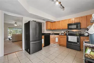 10346 Carrollwood Ln, Tampa, FL 33618 - Photo 11