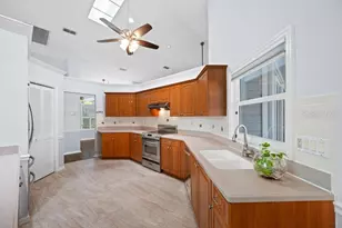 5321 Gardens Dr, Sarasota, FL 34243 - Photo 9