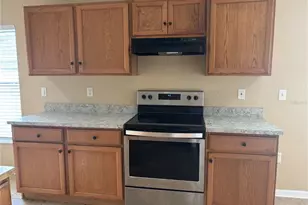 36035 Laguna Hills Cir, Zephyrhills, FL 33541 - Photo 5
