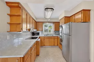 1610 Valencia Dr W, Largo, FL 33778 - Photo 11