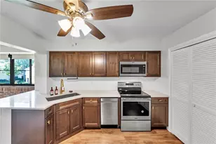 4114 Pinelake Ln, Tampa, FL 33618 - Photo 9