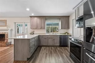 2540 Lake Ellen Cir, Tampa, FL 33618 - Photo 9
