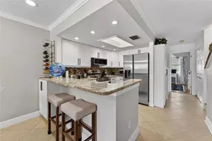 394 Madeira Cir, Saint Petersburg, FL 33715 - Photo 15