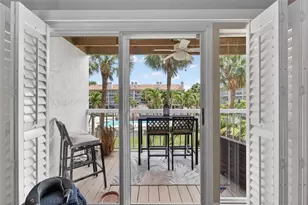 394 Madeira Cir, Saint Petersburg, FL 33715 - Photo 23