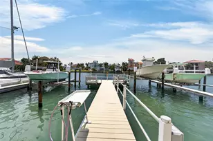 394 Madeira Cir, Saint Petersburg, FL 33715 - Photo 9