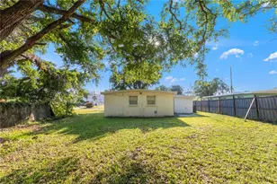 1421 14th St E, Bradenton, FL 34208 - Photo 25