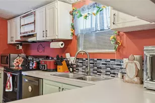 825 N Griffith Ave, Crystal River, FL 34429 - Photo 13