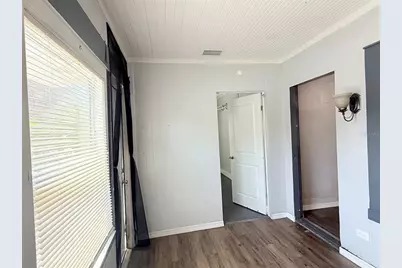 1933 47th Street S, Saint Petersburg, FL 33711 - Photo 3