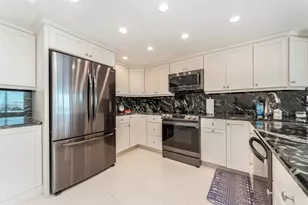 1390 Gulf Blvd, Clearwater Beach, FL 33767 - Photo 9