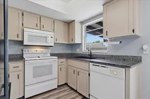 8913 Wood Lake Ct, New Port Richey, FL 34653 - Photo 15