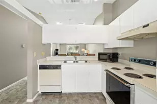 12239 Sun Vista Ct E, Treasure Island, FL 33706 - Photo 5