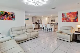 1202 Tahitian Sunrise Dr, Plant City, FL 33565 - Photo 3