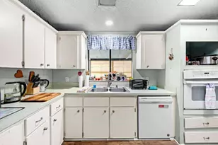 9122 Sheldon W Dr, Tampa, FL 33626 - Photo 7