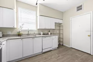 4007 Foxtail Palm Ct, Tampa, FL 33624 - Photo 13