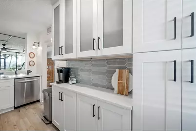 2424 W Tampa Bay Boulevard #M104, Tampa, FL 33607 - Photo 5