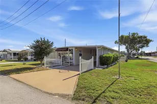 5246 Amanda St, Zephyrhills, FL 33542 - Photo 31