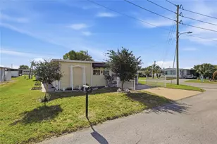 5246 Amanda St, Zephyrhills, FL 33542 - Photo 29