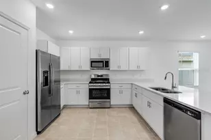 13803 Shellmore Ave, Palmetto, FL 34221 - Photo 5