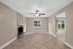 303 Sugar Creek Dr, Plant City, FL 33563 - Photo 7