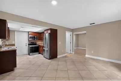 303 Sugar Creek Drive, Plant City, FL 33563 - Photo 9