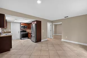 303 Sugar Creek Dr, Plant City, FL 33563 - Photo 9