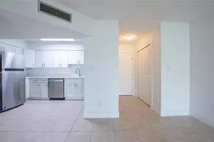 10365 Paradise Blvd, Treasure Island, FL 33706 - Photo 11