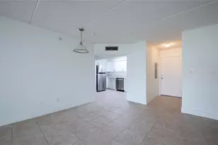 10365 Paradise Blvd, Treasure Island, FL 33706 - Photo 17