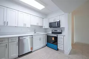 10365 Paradise Blvd, Treasure Island, FL 33706 - Photo 7