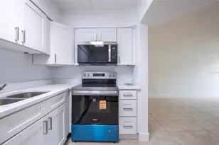 10365 Paradise Blvd, Treasure Island, FL 33706 - Photo 9