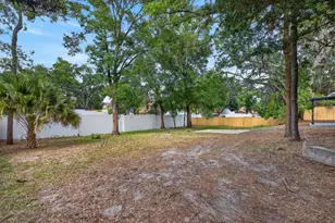 7806 E 114th Ave, Tampa, FL 33617 - Photo 9