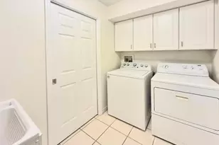2214 Green Oaks Ln, Tampa, FL 33612 - Photo 11