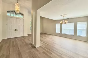2214 Green Oaks Ln, Tampa, FL 33612 - Photo 9