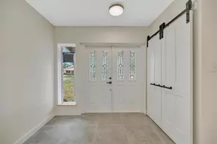 647 74th Ave N, Saint Petersburg, FL 33702 - Photo 3