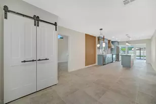 647 74th Ave N, Saint Petersburg, FL 33702 - Photo 5