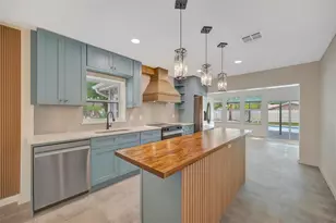647 74th Ave N, Saint Petersburg, FL 33702 - Photo 9