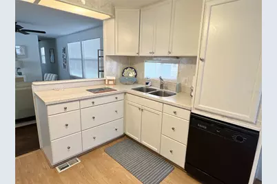 614 Mount Key Avenue NE #631, Saint Petersburg, FL 33702 - Photo 5
