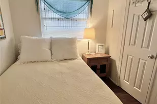 614 Mt Key Ave NE, Saint Petersburg, FL 33702 - Photo 11