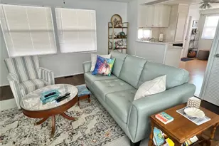 614 Mt Key Ave NE, Saint Petersburg, FL 33702 - Photo 7