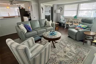 614 Mt Key Ave NE, Saint Petersburg, FL 33702 - Photo 9