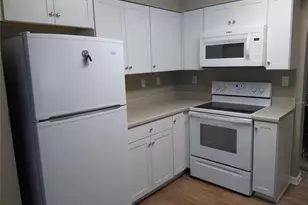 910 9th Ave SW, Largo, FL 33770 - Photo 9
