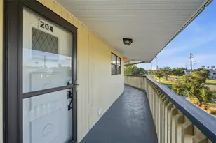 11650 Capri Cir S, Treasure Island, FL 33706 - Photo 5