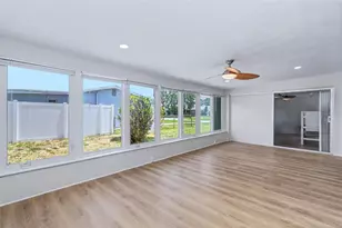 7901 3rd St N, Saint Petersburg, FL 33702 - Photo 11