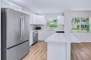 7901 3rd St N, Saint Petersburg, FL 33702 - Photo 9