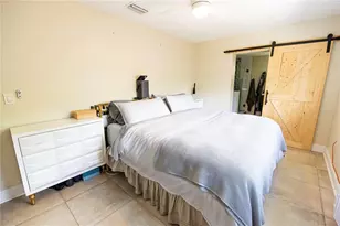 10904 N 15th St, Tampa, FL 33612 - Photo 7