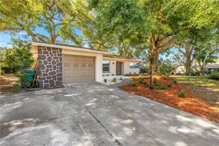 2161 NE Hillwood Ct, Clearwater, FL 33763 - Photo 5