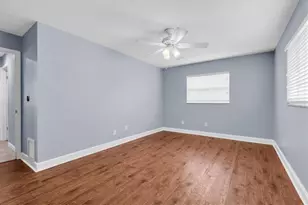 13176 Dorchester Dr, Seminole, FL 33776 - Photo 21