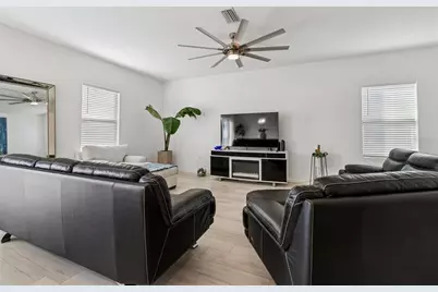 705 Garden Oaks Square, Seffner, FL 33584 - Photo 23