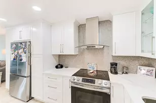 7930 Sun Island Dr S, South Pasadena, FL 33707 - Photo 9